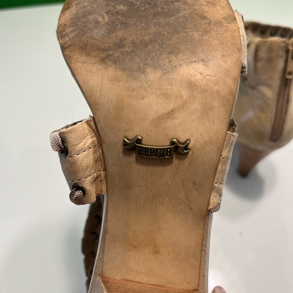 Beige very fun leather sandals with wooden heel - Picture 3 of 6